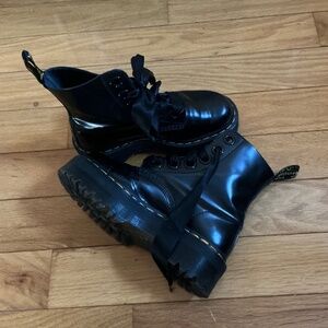 Platform Dr Martens with Ribbon Laces